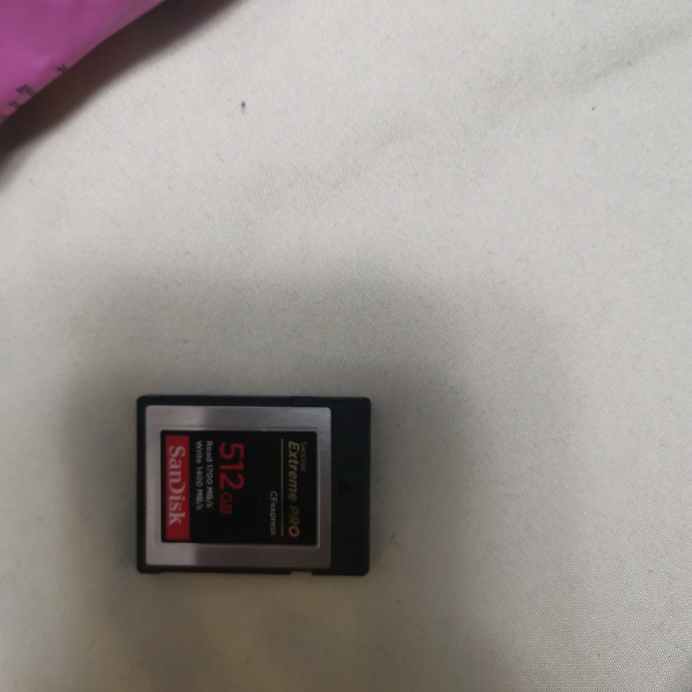 512 GB SanDisk memory card for camera